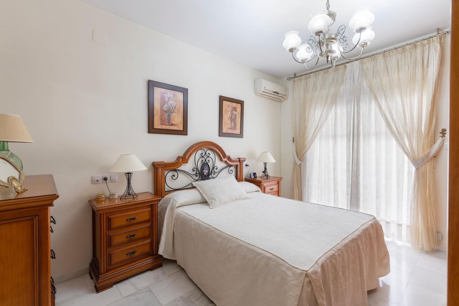 3 slaapkamer Halfvrijstaande villa te koop in Belicena met garage - € 239.900 (Ref: 9518888)