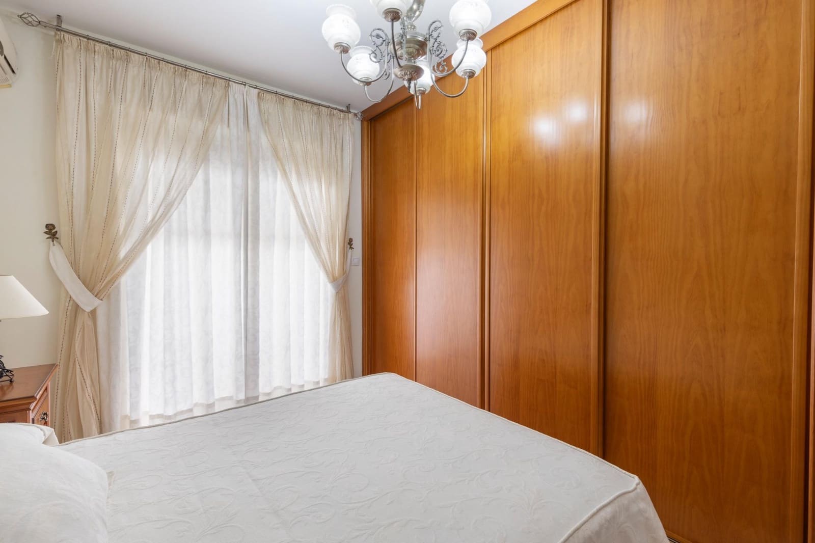 3 slaapkamer Halfvrijstaande villa te koop in Belicena met garage - € 239.900 (Ref: 9518888)