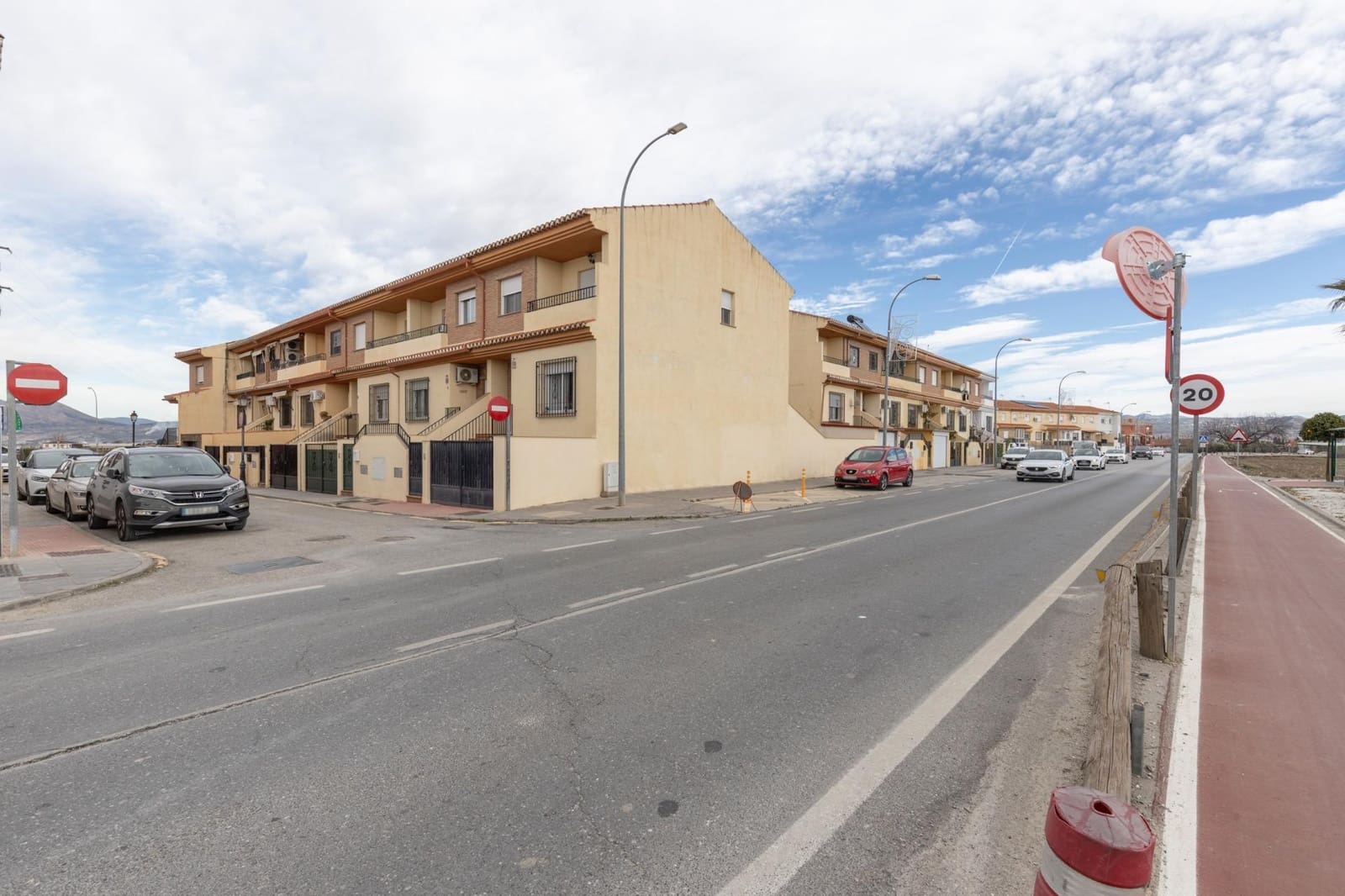 3 slaapkamer Halfvrijstaande villa te koop in Belicena met garage - € 239.900 (Ref: 9518888)