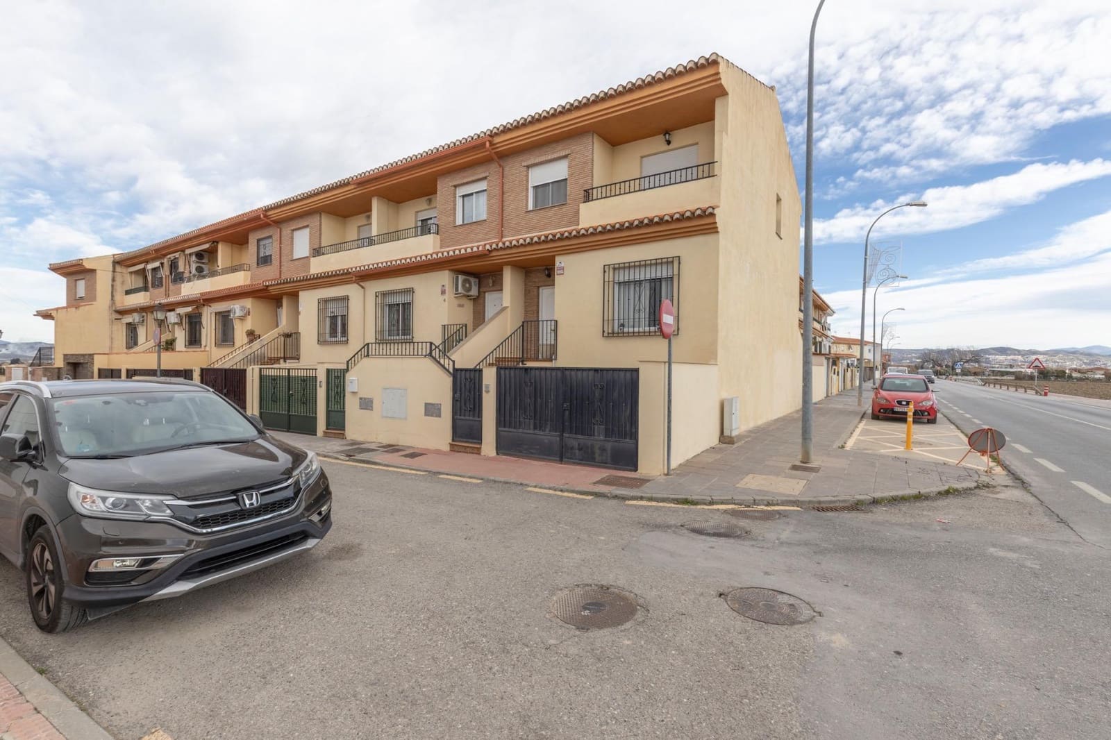 3 slaapkamer Halfvrijstaande villa te koop in Belicena met garage - € 239.900 (Ref: 9518888)