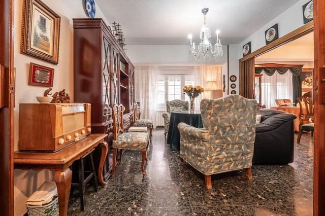 4 sovrum Lägenhet till salu i Centro - Sagrario, Granada stad med garage - 410 000 € (Ref: 9524279)