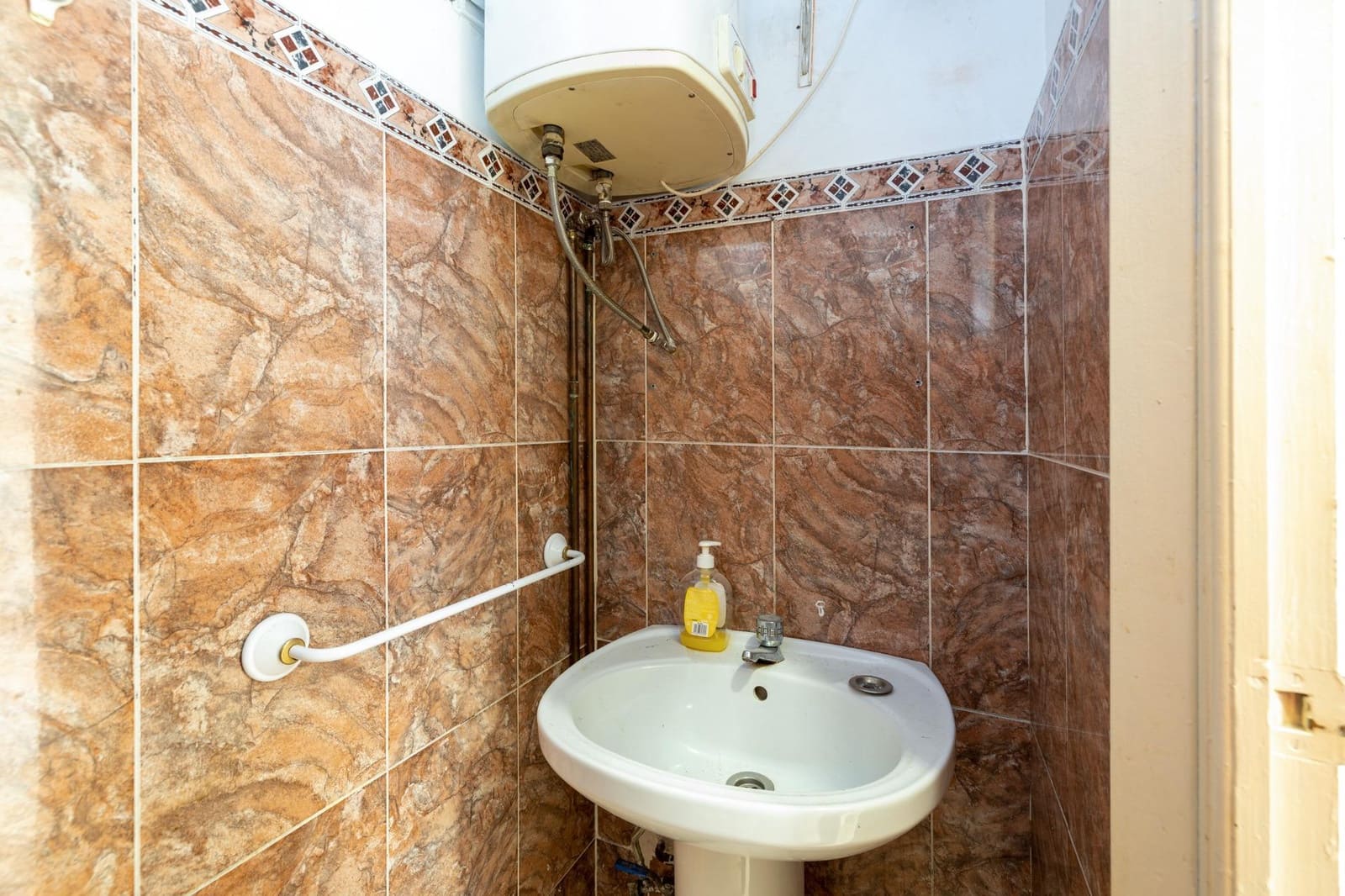 Erhverv til salg i Granada by - € 75.000 (Ref: 9524280)