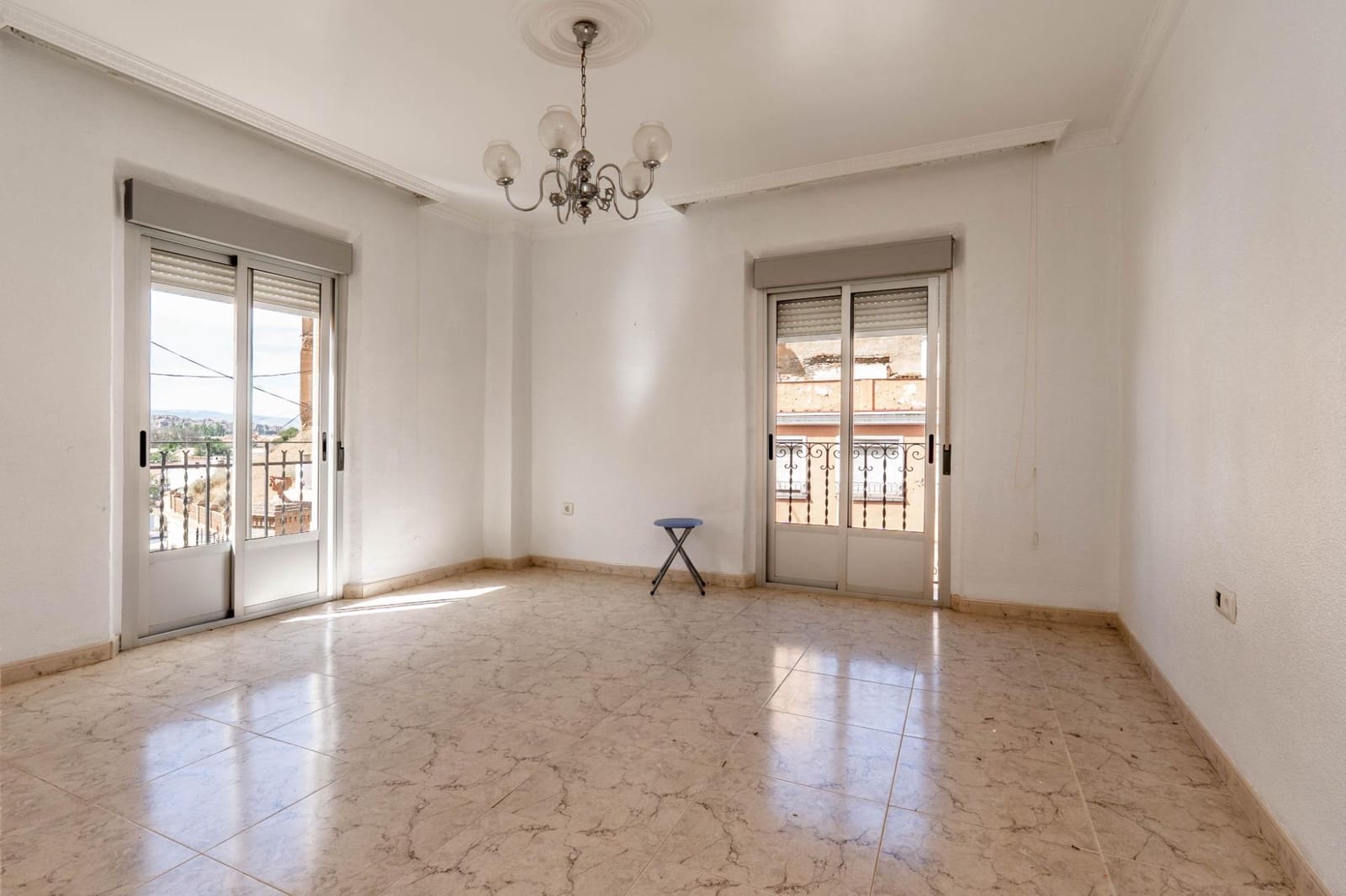 11 sypialnia Apartament na sprzedaż w Guadix z garażem - 300 000 € (Ref: 9524758)