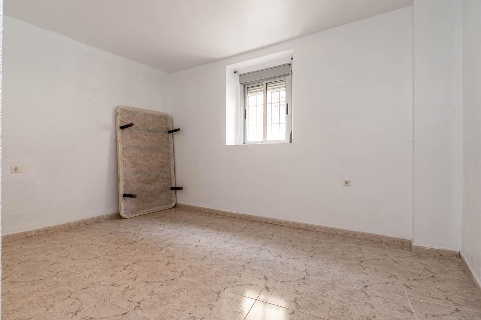 11 sypialnia Apartament na sprzedaż w Guadix z garażem - 300 000 € (Ref: 9524758)