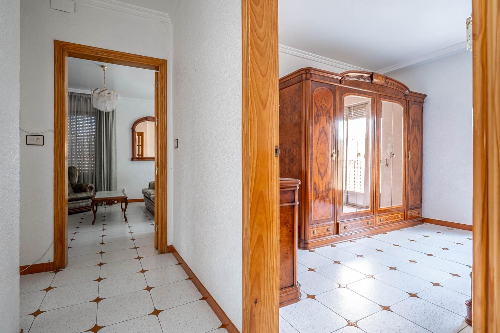 11 sypialnia Apartament na sprzedaż w Guadix z garażem - 300 000 € (Ref: 9524758)