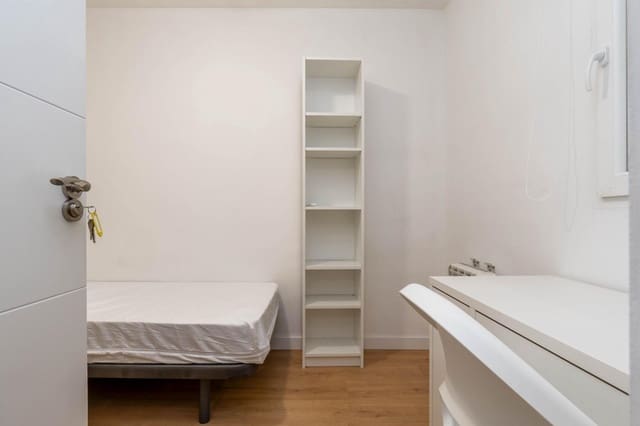 4 Zimmer Wohnung zu verkaufen in Granada Stadt - 125.000 € (Ref: 9535912)