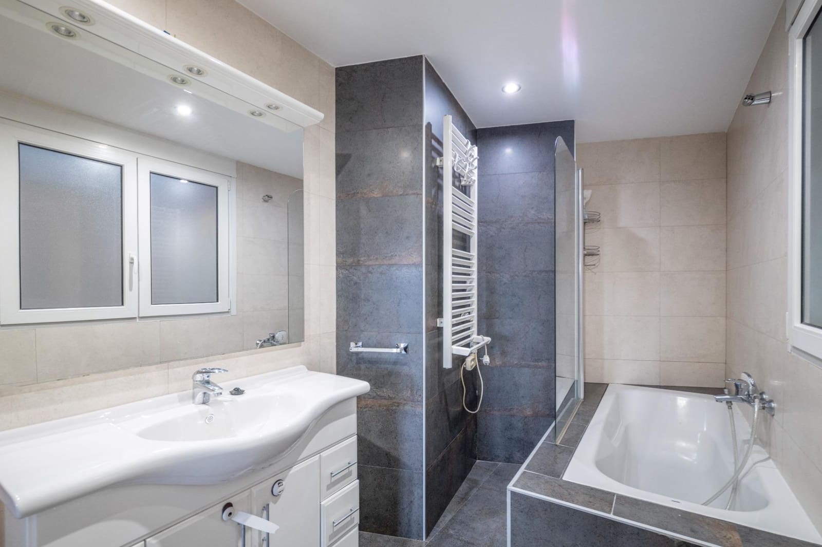 4 soverom Leilighet til salgs i Granada by med garasje - € 548 000 (Ref: 9555818)