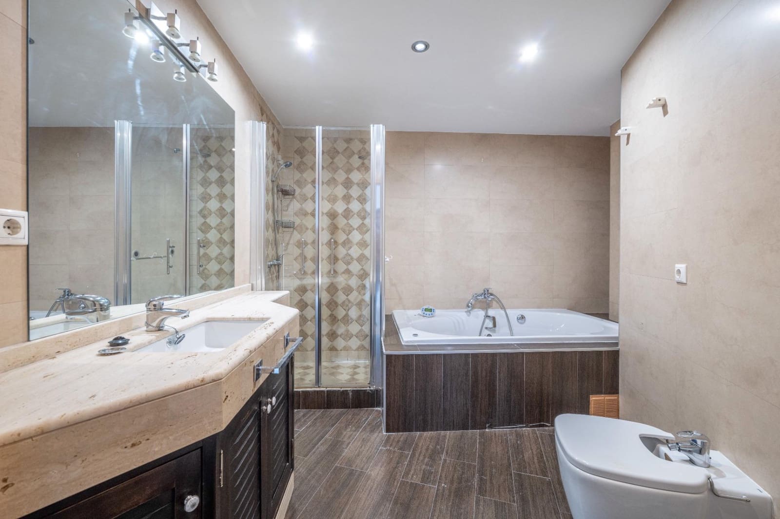 4 soverom Leilighet til salgs i Granada by med garasje - € 548 000 (Ref: 9555818)