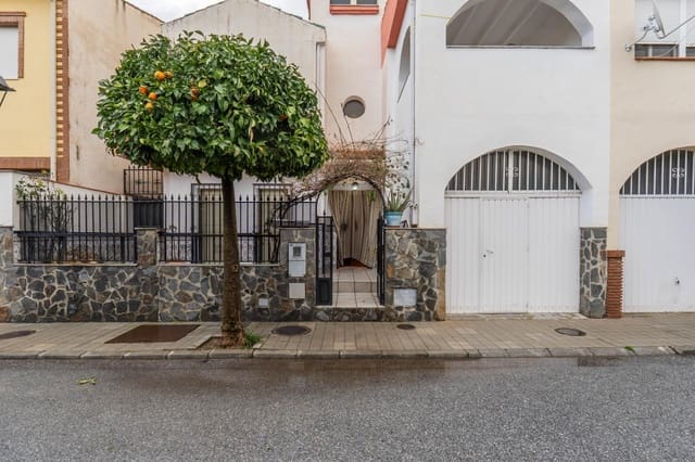 4 makuuhuone Rivitalo myytävänä paikassa Santa Fe mukana 
autotalli - 220 000 € (Ref: 9582922)