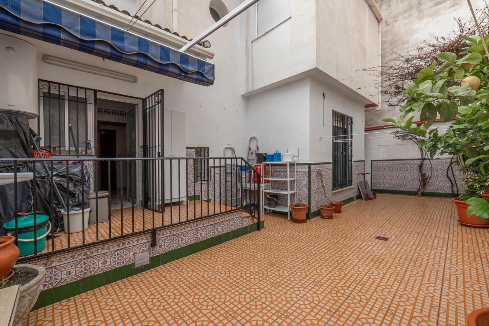 4 makuuhuone Rivitalo myytävänä paikassa Santa Fe mukana 
autotalli - 220 000 € (Ref: 9582922)