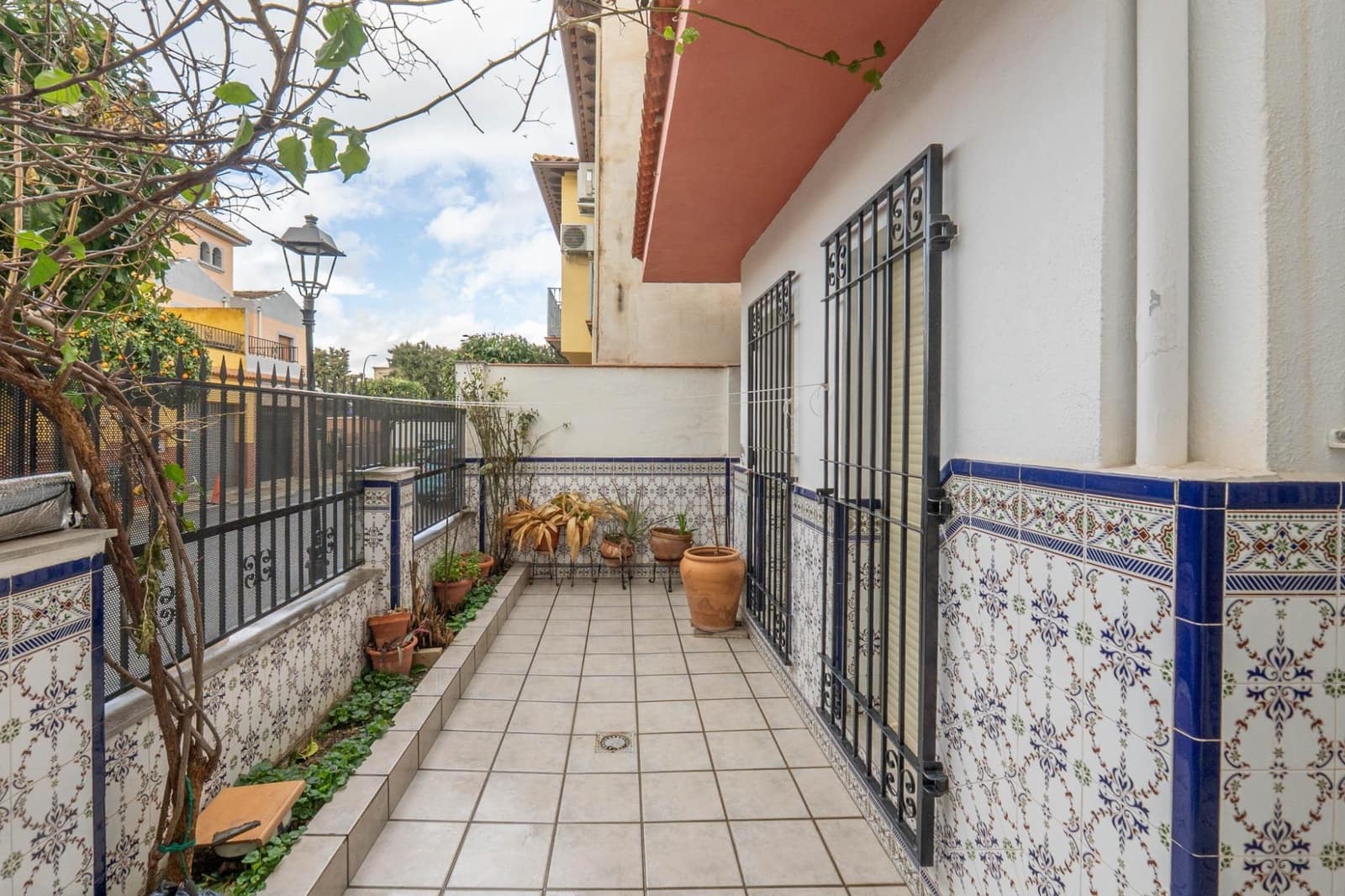 4 makuuhuone Rivitalo myytävänä paikassa Santa Fe mukana 
autotalli - 220 000 € (Ref: 9582922)