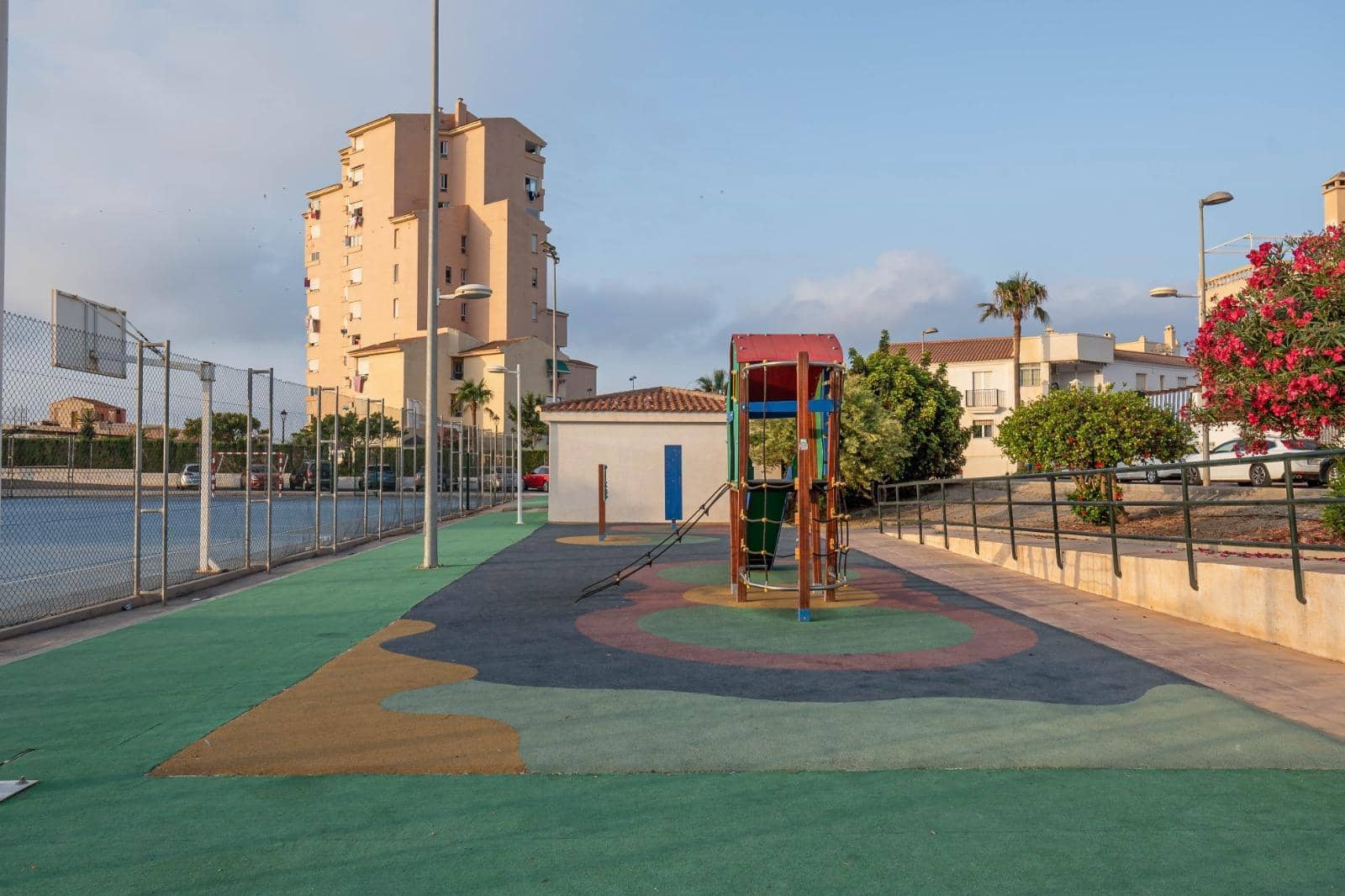 Adosado de 4 habitaciones en Carchuna en venta con piscina garaje - 219.000 € (Ref: 9586476)