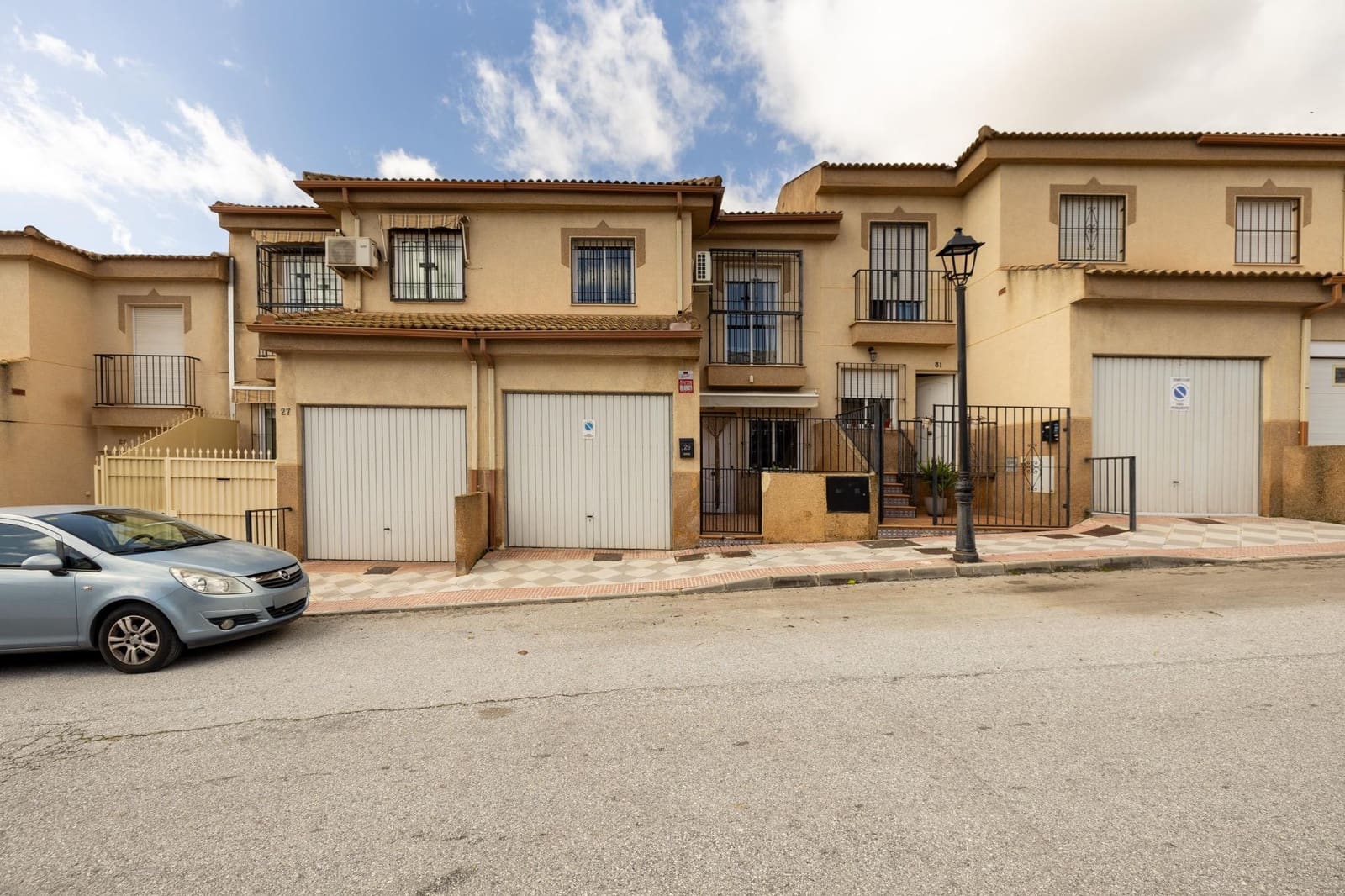 3 slaapkamer Rijtjeshuis te koop in Atarfe met garage - € 144.900 (Ref: 9604951)