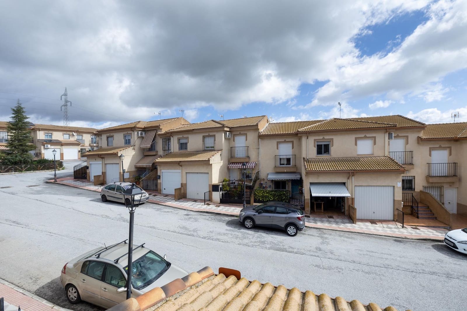 3 slaapkamer Rijtjeshuis te koop in Atarfe met garage - € 144.900 (Ref: 9604951)