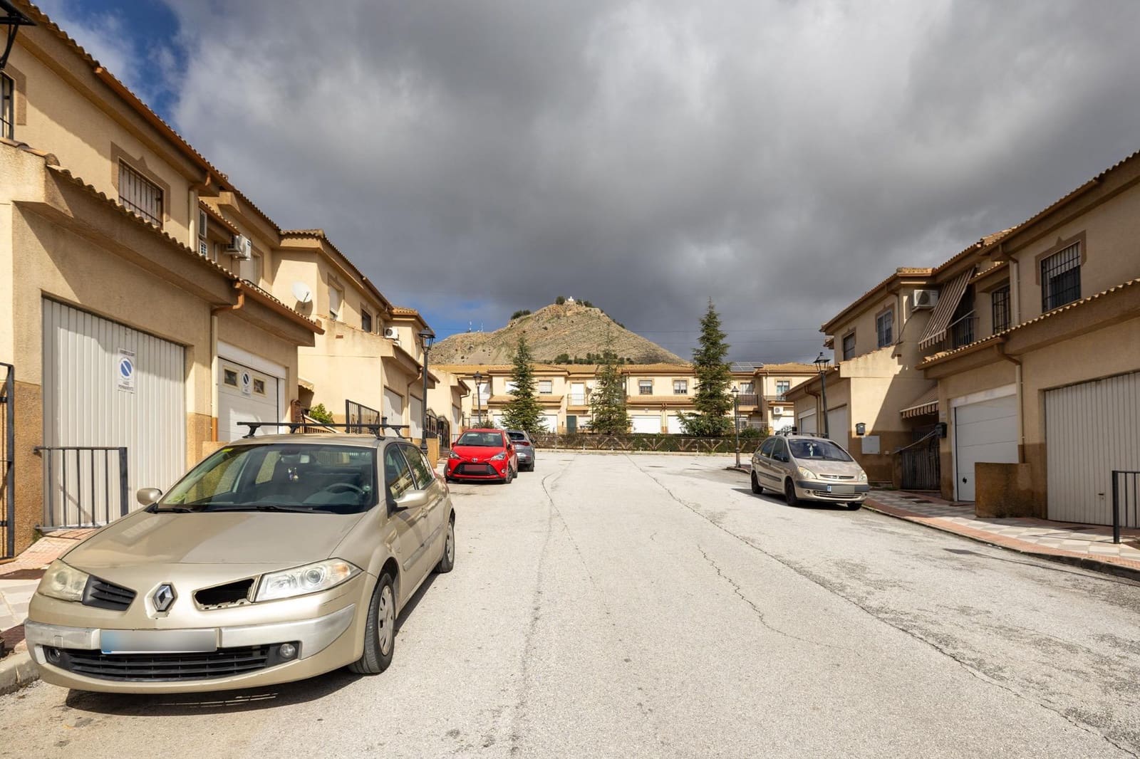 3 slaapkamer Rijtjeshuis te koop in Atarfe met garage - € 144.900 (Ref: 9604951)