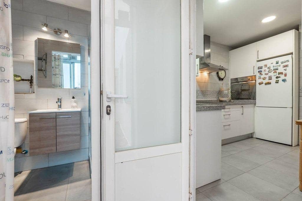 Piso de 4 habitaciones en Granada ciudad en venta - 265.000 € (Ref: 9604952)