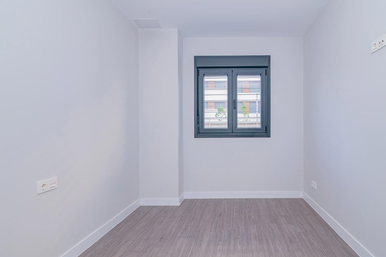 4 sypialnia Mieszkanie na sprzedaż w Miasto Grenada z basenem garażem - 395 000 € (Ref: 9611512)