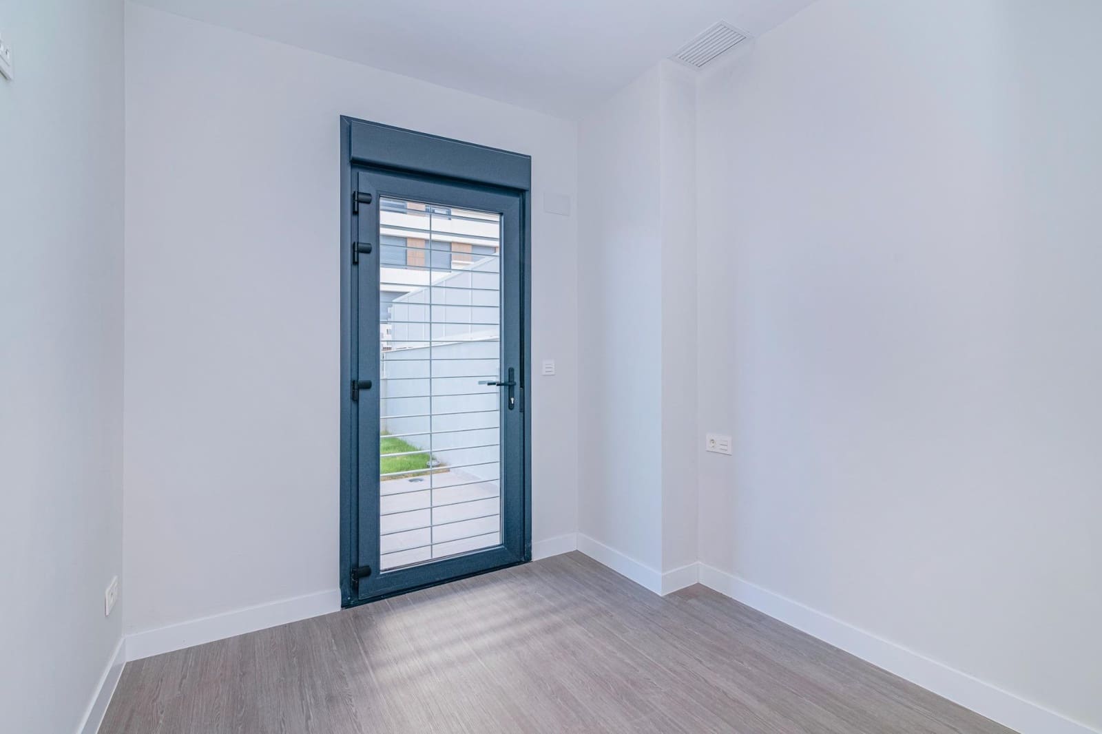 4 sypialnia Mieszkanie na sprzedaż w Miasto Grenada z basenem garażem - 395 000 € (Ref: 9611512)