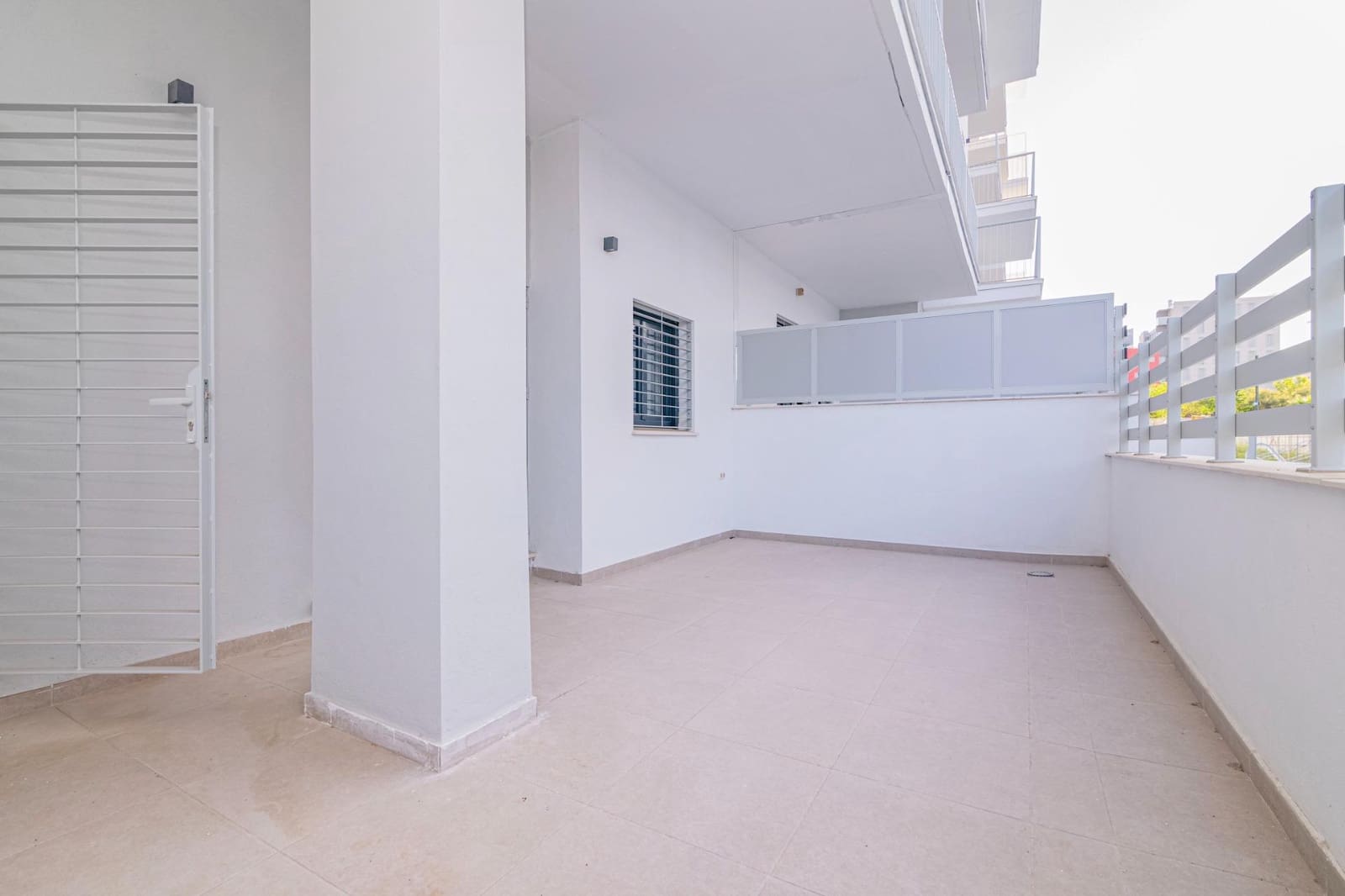 4 sypialnia Mieszkanie na sprzedaż w Miasto Grenada z basenem garażem - 395 000 € (Ref: 9611512)