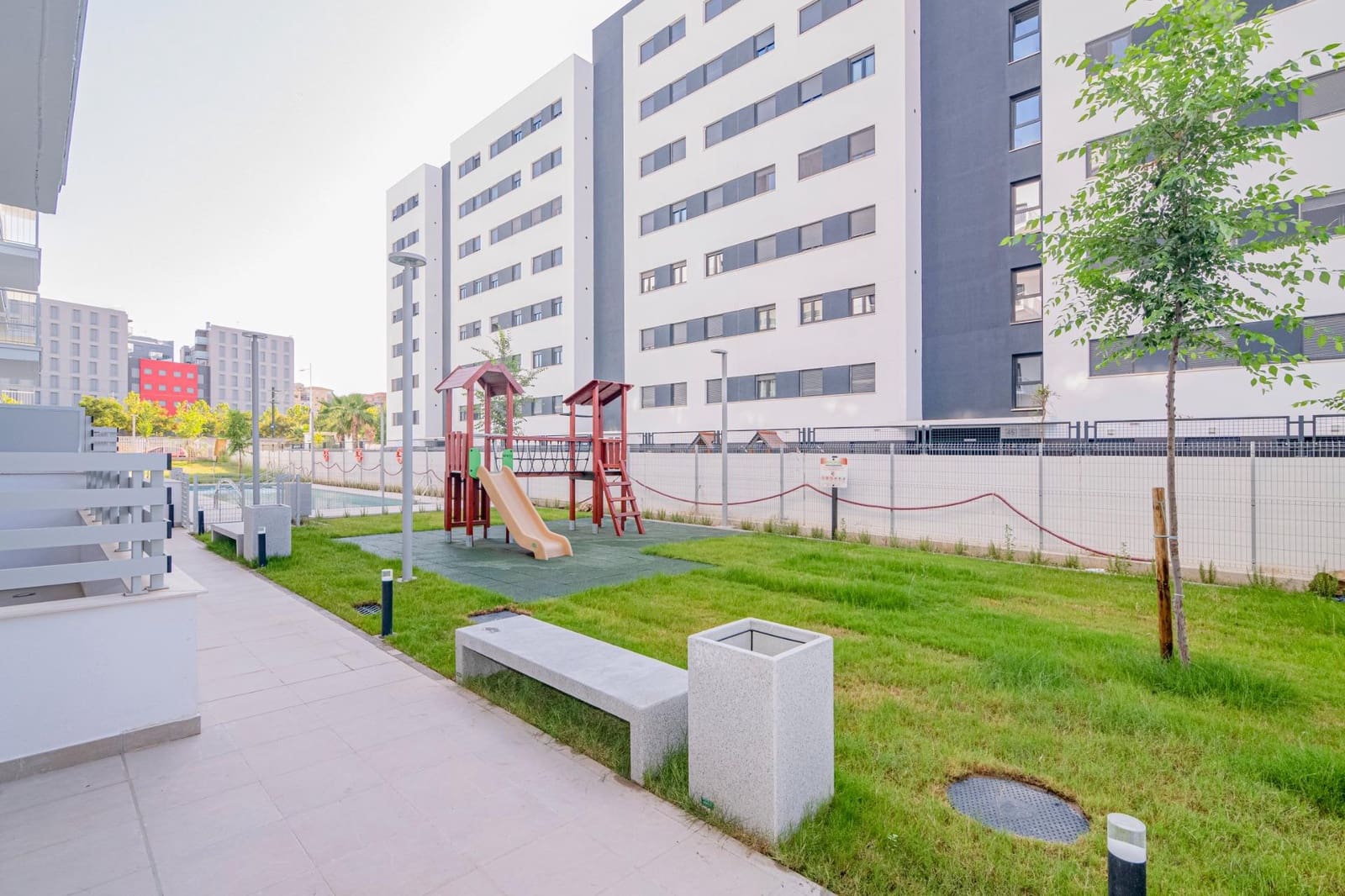 4 sypialnia Mieszkanie na sprzedaż w Miasto Grenada z basenem garażem - 395 000 € (Ref: 9611512)