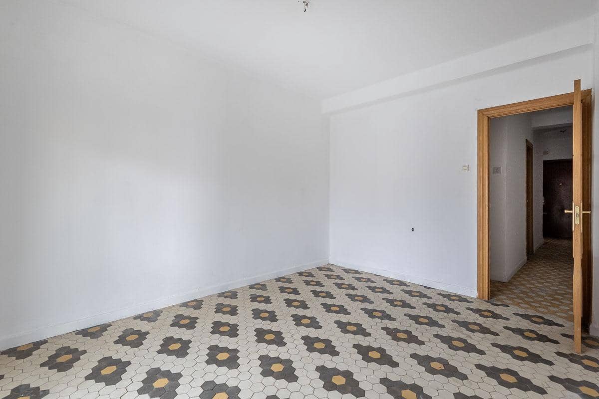 3 bedroom Flat for sale in Granada city - € 154,900 (Ref: 9611513)