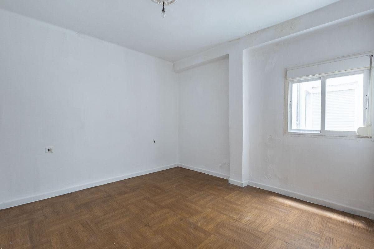 3 bedroom Flat for sale in Granada city - € 154,900 (Ref: 9611513)