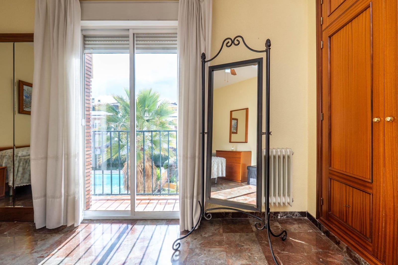 Adosado de 3 habitaciones en Granada ciudad en venta con piscina garaje - 282.000 € (Ref: 9625540)