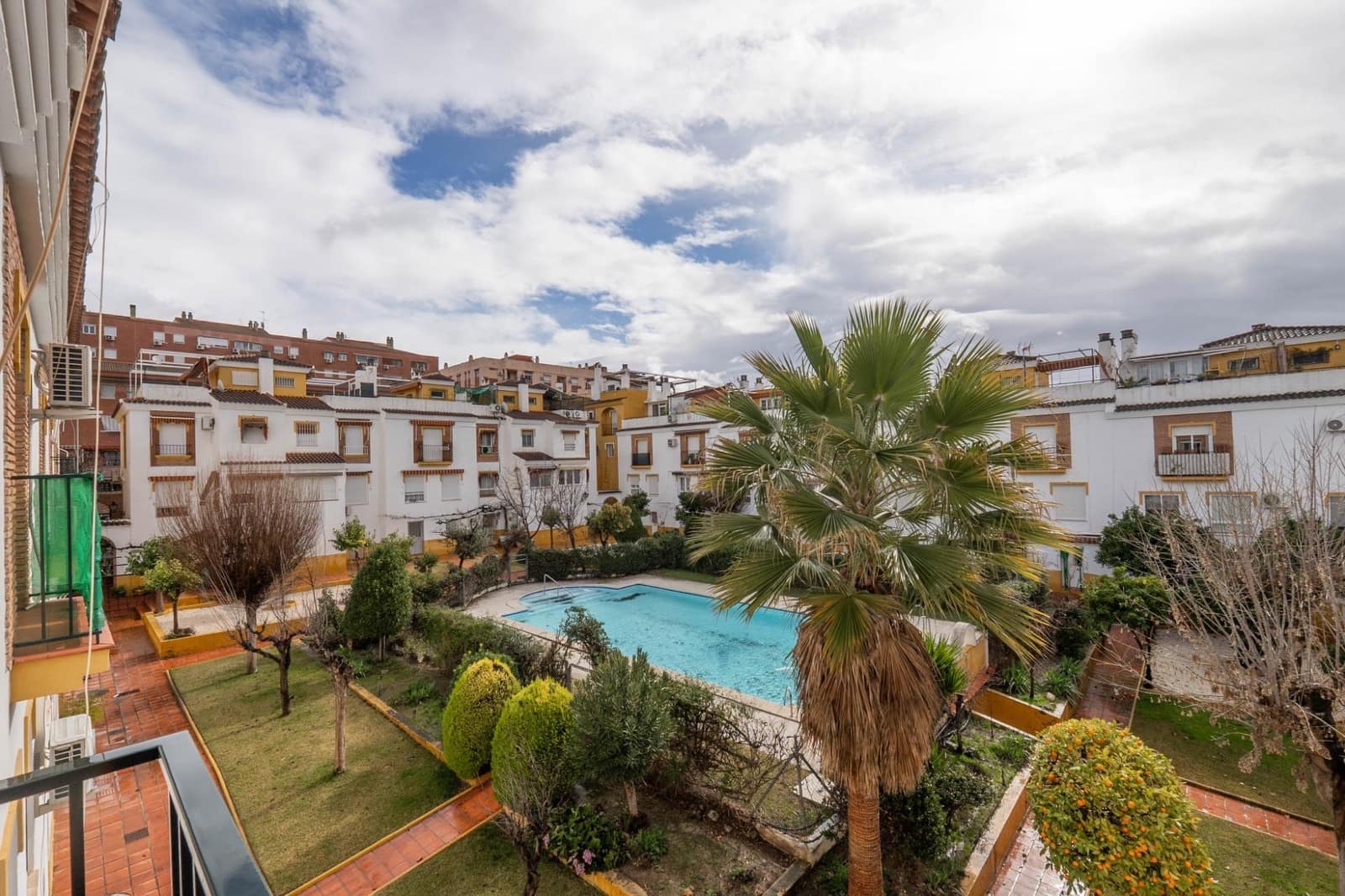 Adosado de 3 habitaciones en Granada ciudad en venta con piscina garaje - 282.000 € (Ref: 9625540)