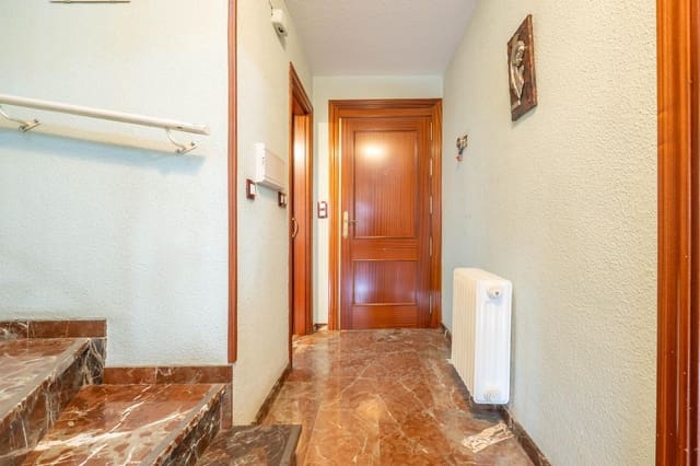 Adosado de 3 habitaciones en Granada ciudad en venta con piscina garaje - 282.000 € (Ref: 9625540)