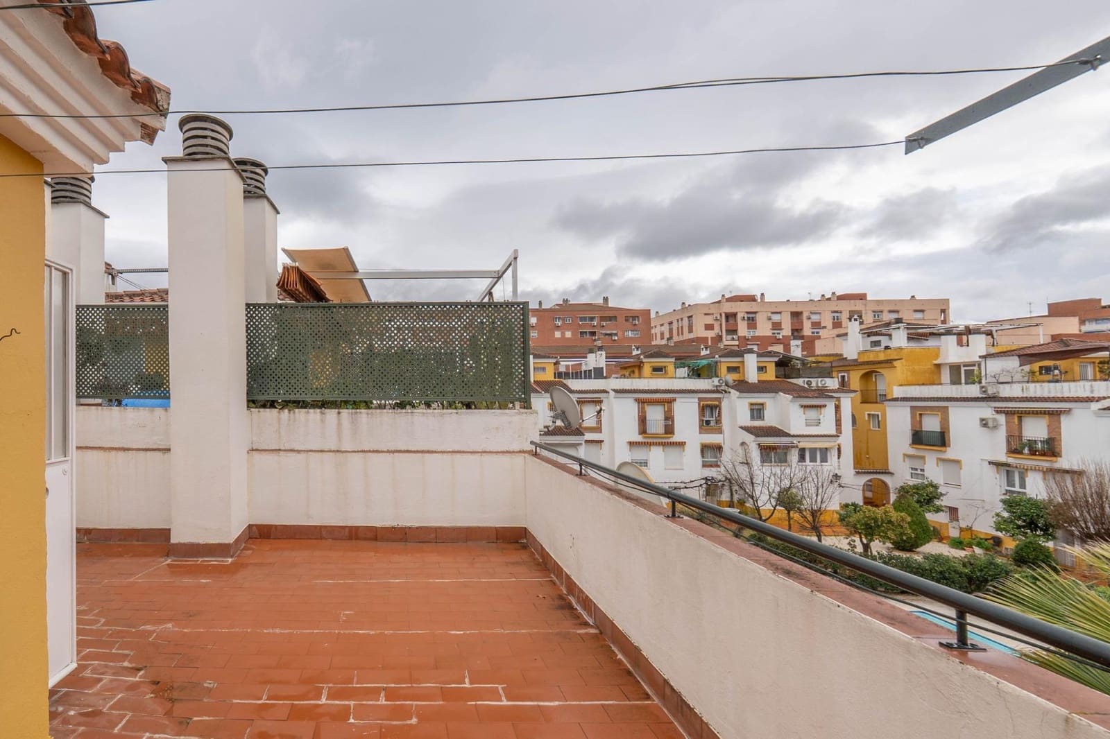 Adosado de 3 habitaciones en Granada ciudad en venta con piscina garaje - 282.000 € (Ref: 9625540)