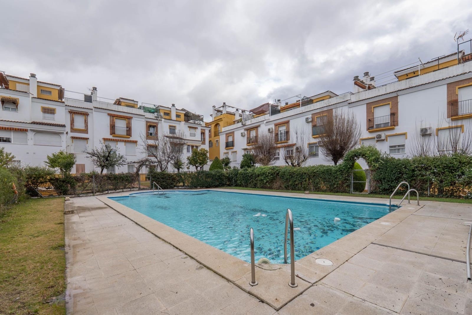 Adosado de 3 habitaciones en Granada ciudad en venta con piscina garaje - 282.000 € (Ref: 9625540)