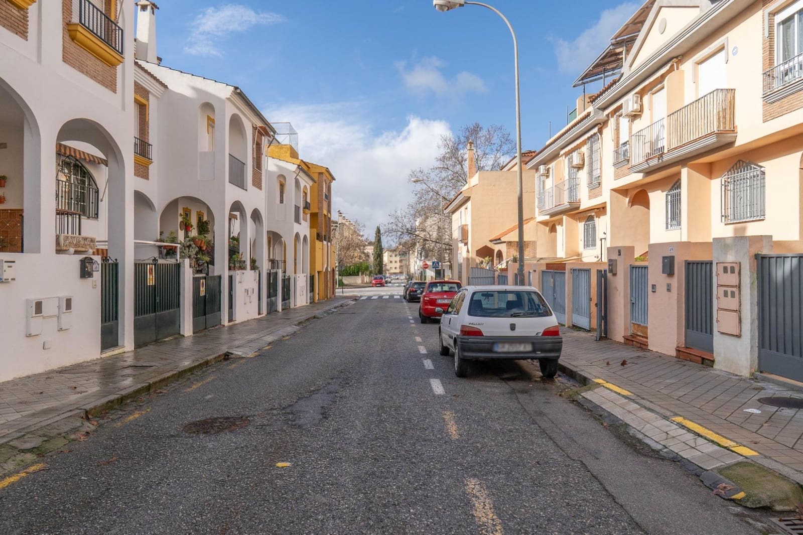 Adosado de 3 habitaciones en Granada ciudad en venta con piscina garaje - 282.000 € (Ref: 9625540)