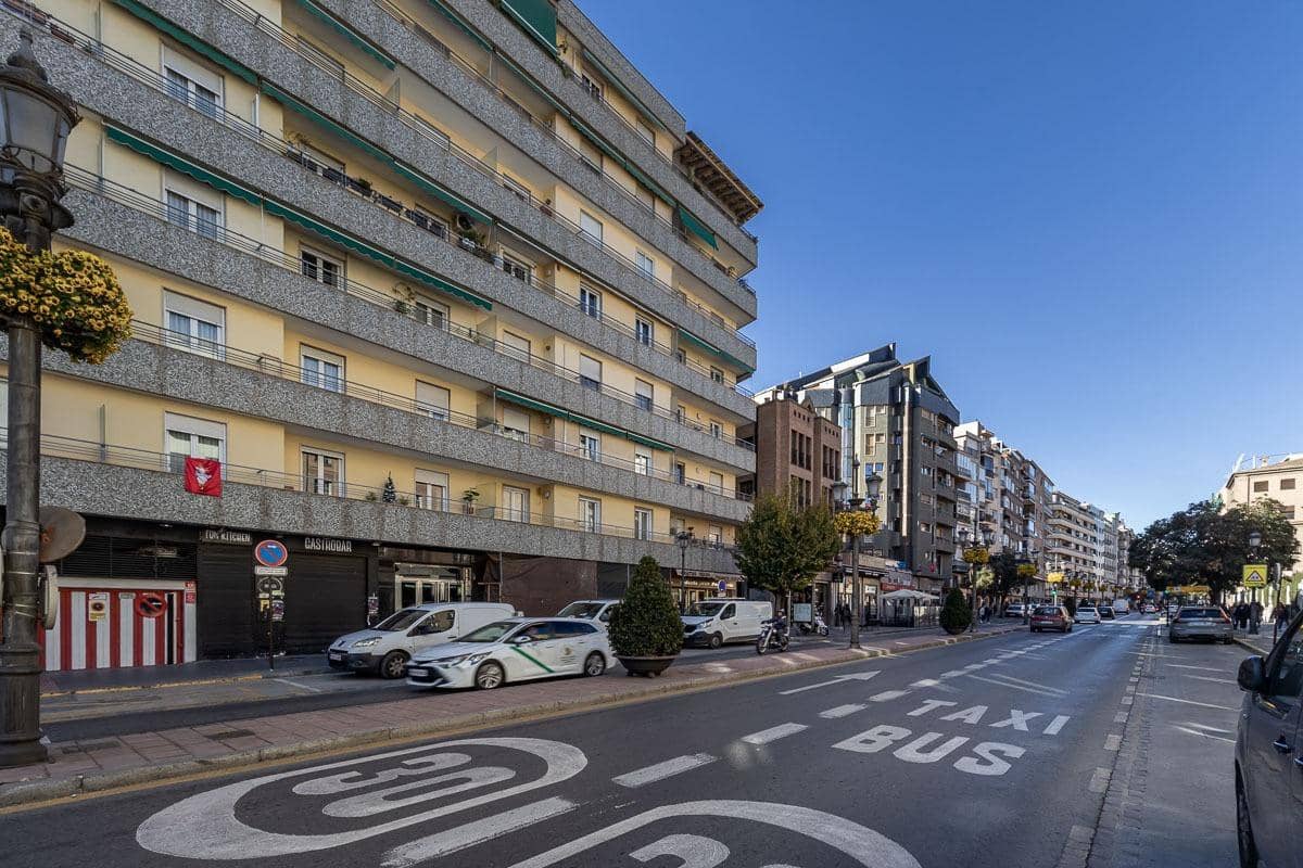 Piso de 3 habitaciones en Granada ciudad en venta - 420.000 € (Ref: 9625547)