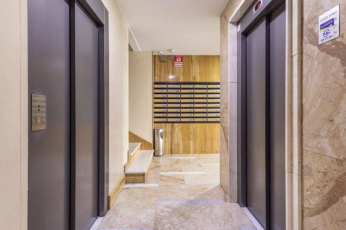 Piso de 3 habitaciones en Granada ciudad en venta - 420.000 € (Ref: 9625547)