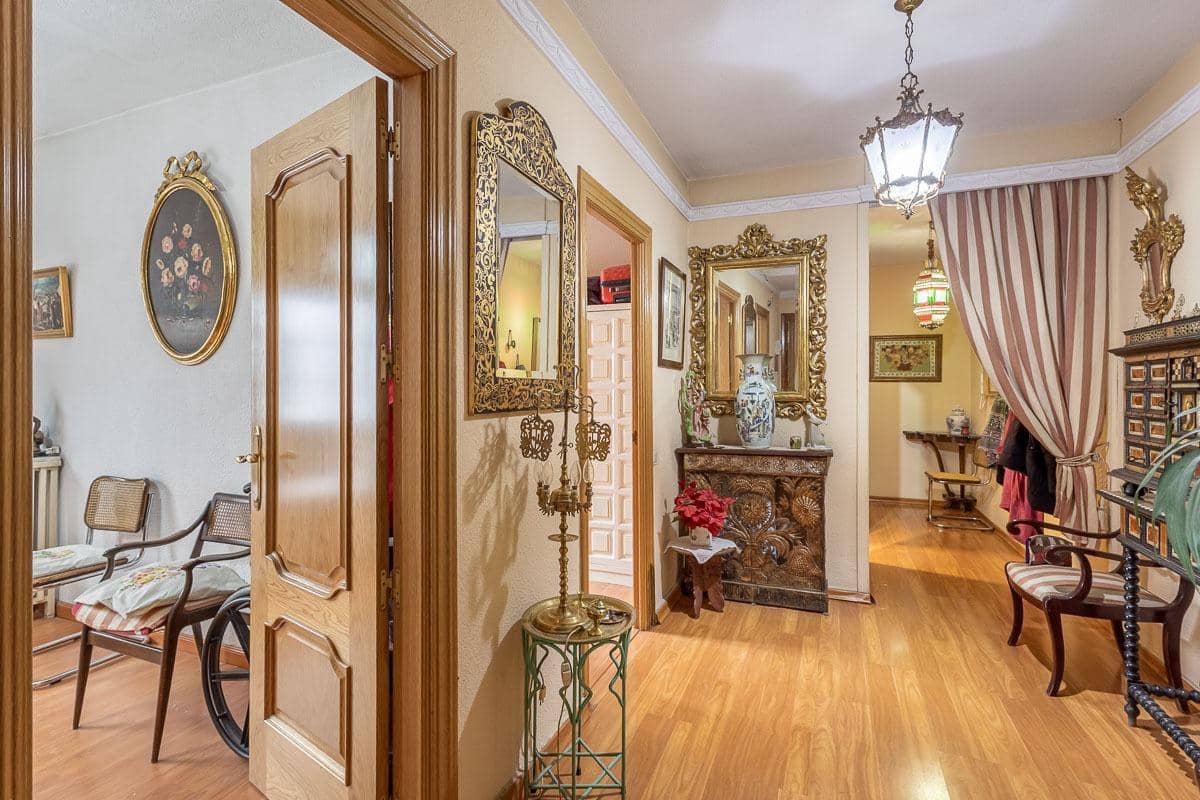 Piso de 3 habitaciones en Granada ciudad en venta - 420.000 € (Ref: 9625547)