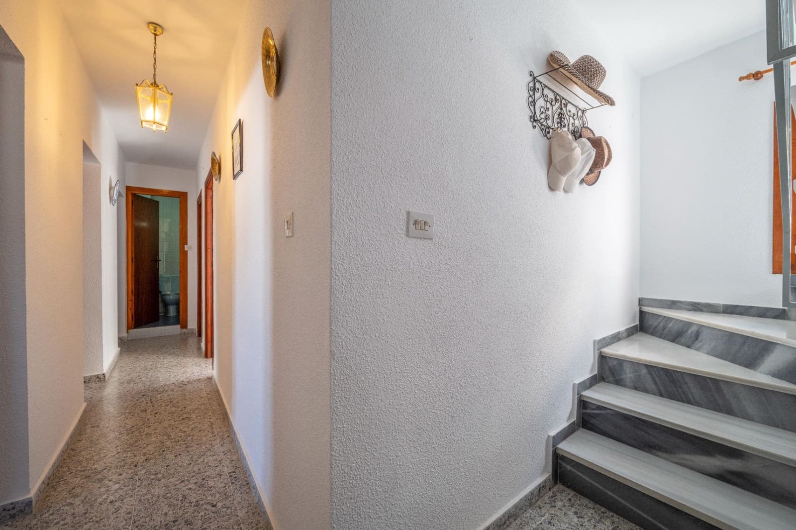 8 soveværelse Byhus til salg i Salobrena - € 235.000 (Ref: 9625548)