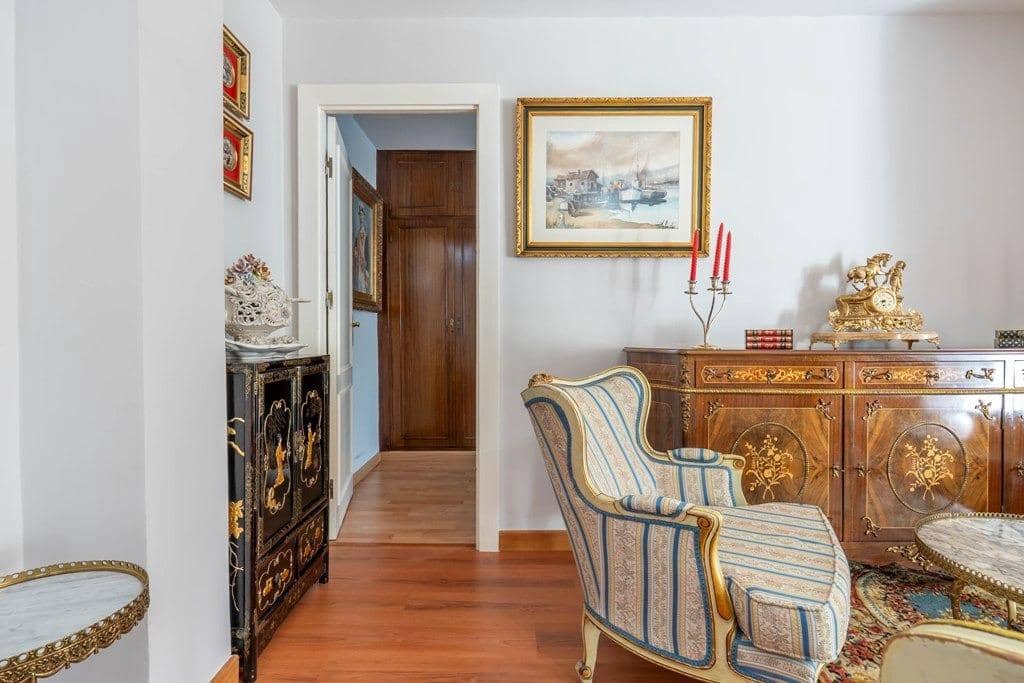 Ático de 4 habitaciones en Granada ciudad en venta - 439.000 € (Ref: 9627469)