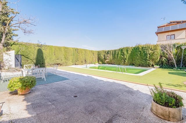 Chalet de 6 habitaciones en Gójar en venta con garaje - 480.000 € (Ref: 9644992)