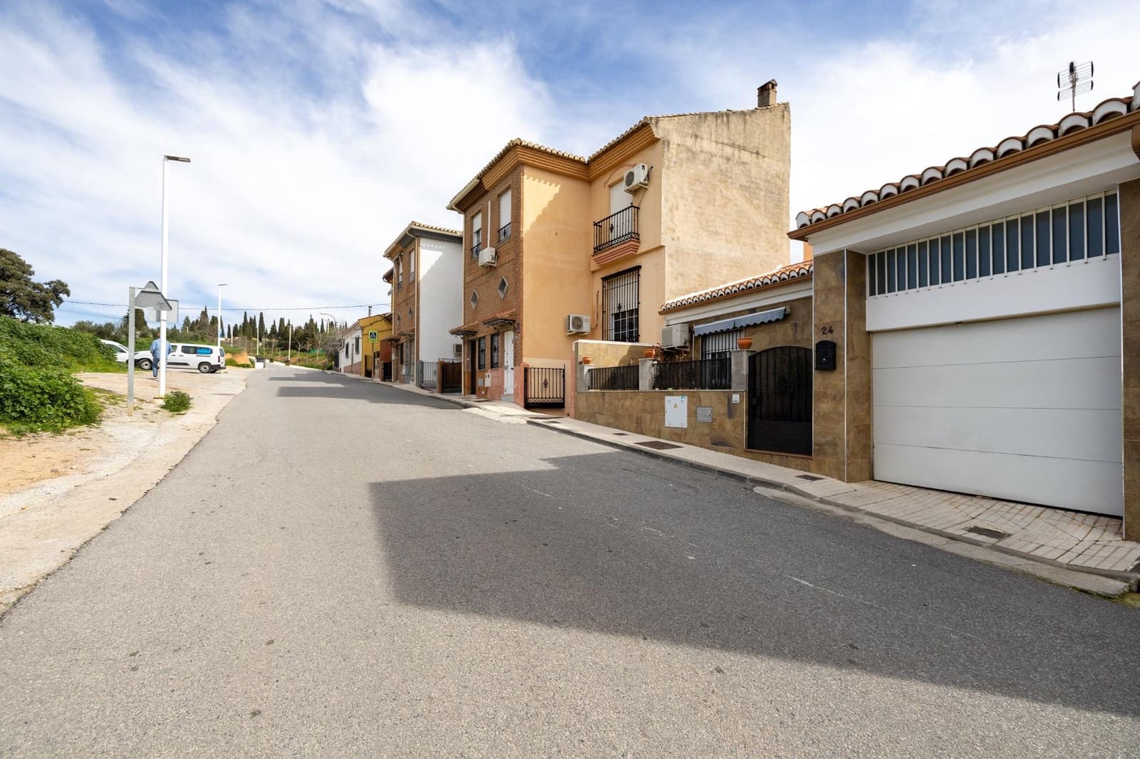 3 bedroom Terraced Villa for sale in Peligros with garage - € 229,000 (Ref: 9648088)