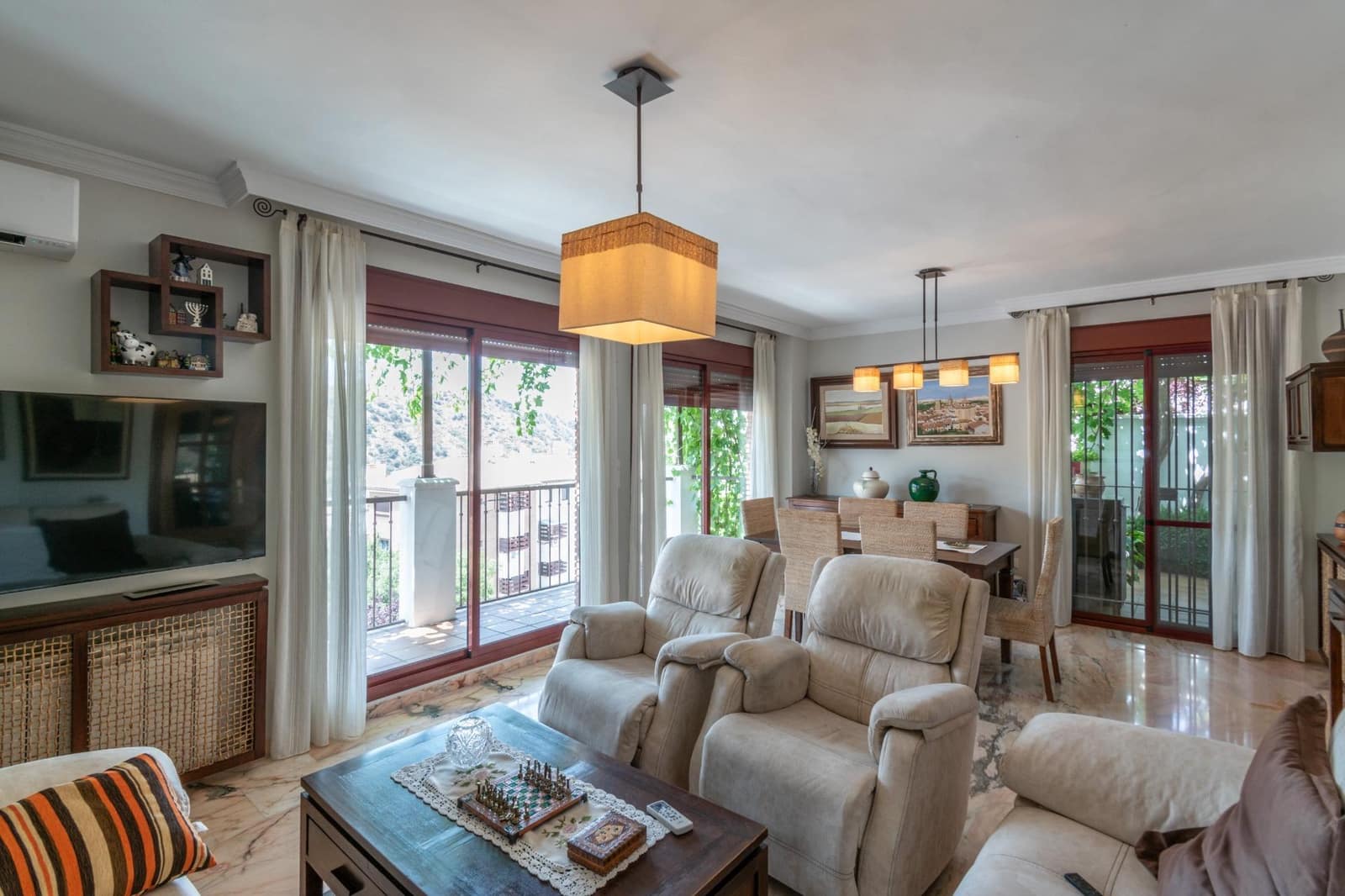 5 soverom Kjedet enebolig til salgs i Granada by med svømmebasseng garasje - € 410 000 (Ref: 9659412)