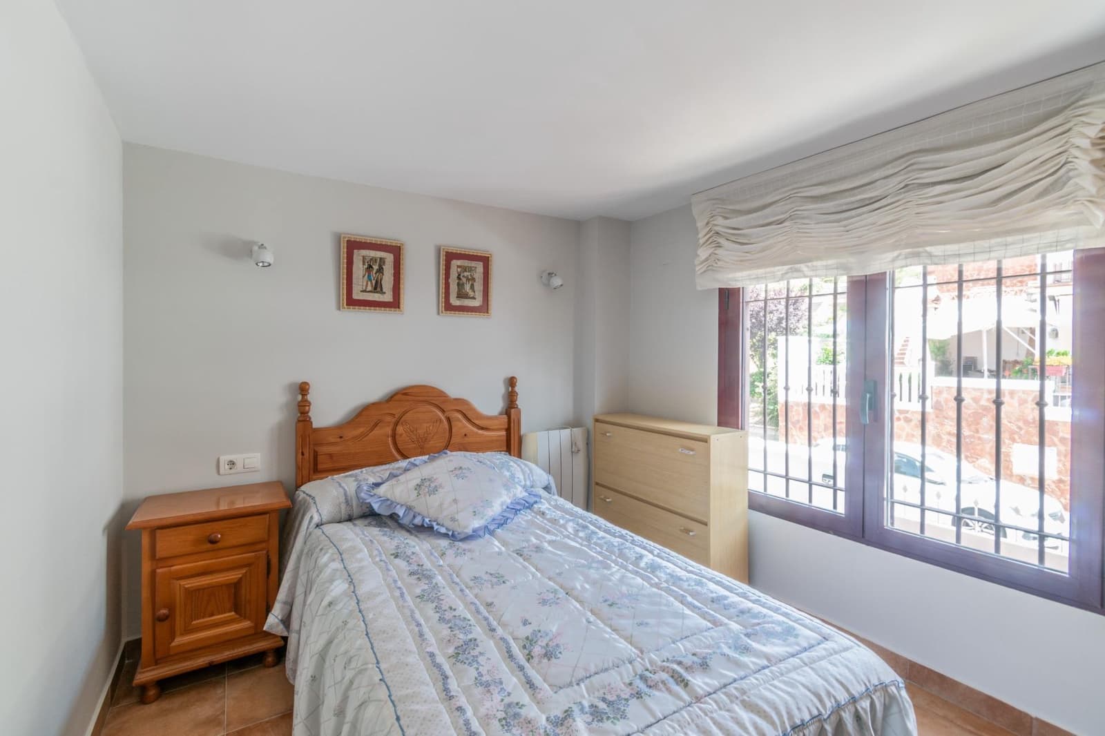 5 soverom Kjedet enebolig til salgs i Granada by med svømmebasseng garasje - € 410 000 (Ref: 9659412)