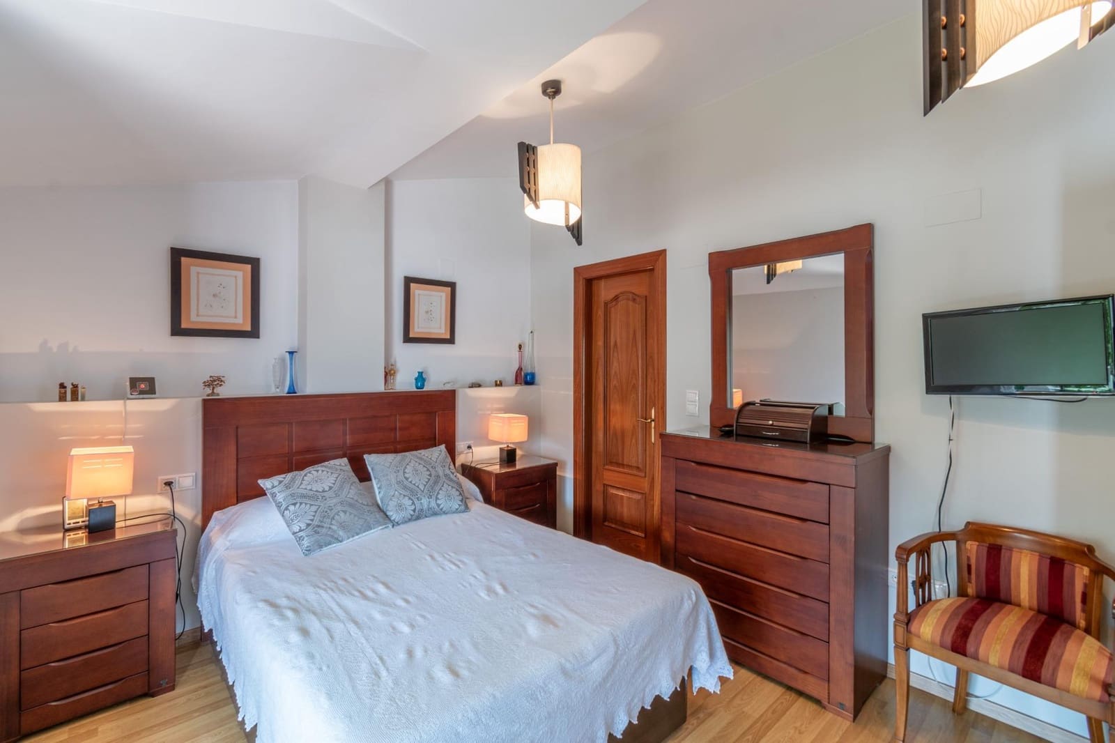 5 soverom Kjedet enebolig til salgs i Granada by med svømmebasseng garasje - € 410 000 (Ref: 9659412)