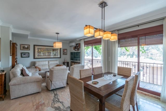 5 soverom Kjedet enebolig til salgs i Carretera de la Sierra, Granada by med svømmebasseng garasje - € 410 000 (Ref: 9659412)