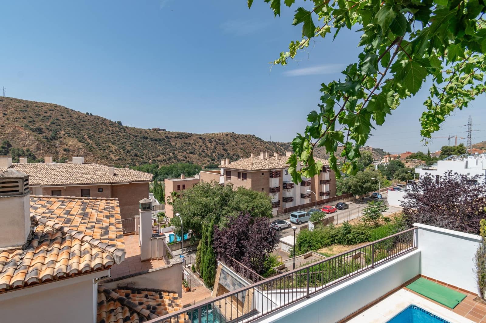 5 soverom Kjedet enebolig til salgs i Granada by med svømmebasseng garasje - € 410 000 (Ref: 9659412)