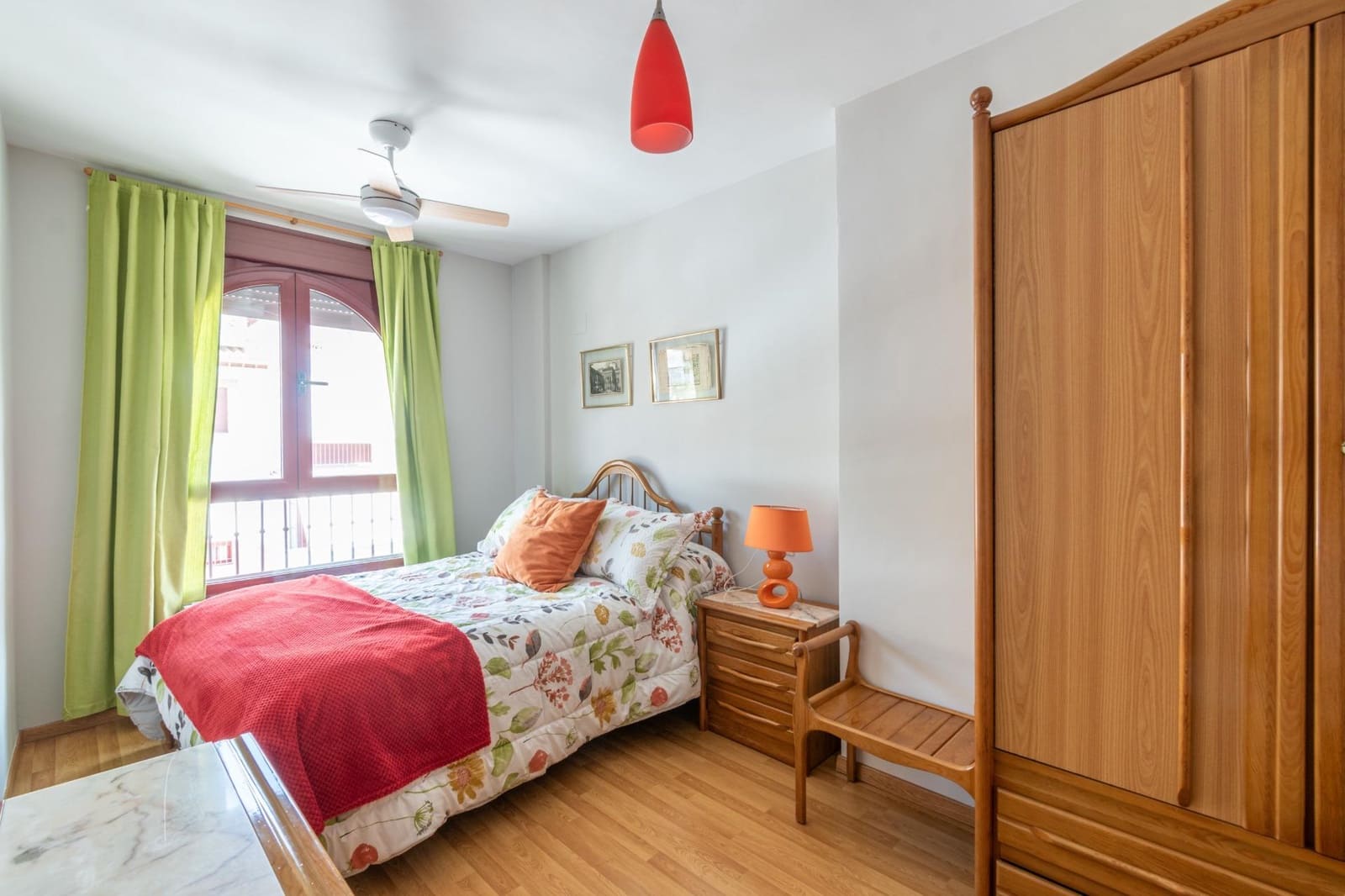 5 soverom Kjedet enebolig til salgs i Granada by med svømmebasseng garasje - € 410 000 (Ref: 9659412)