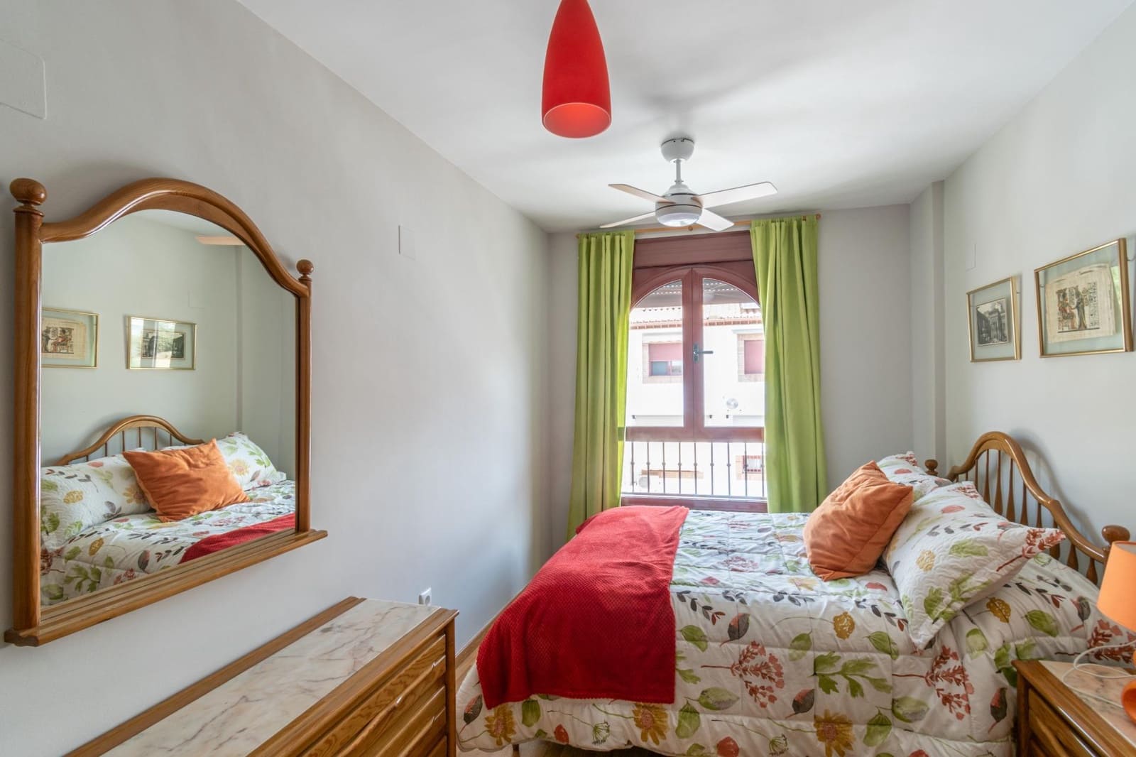 5 soverom Kjedet enebolig til salgs i Granada by med svømmebasseng garasje - € 410 000 (Ref: 9659412)