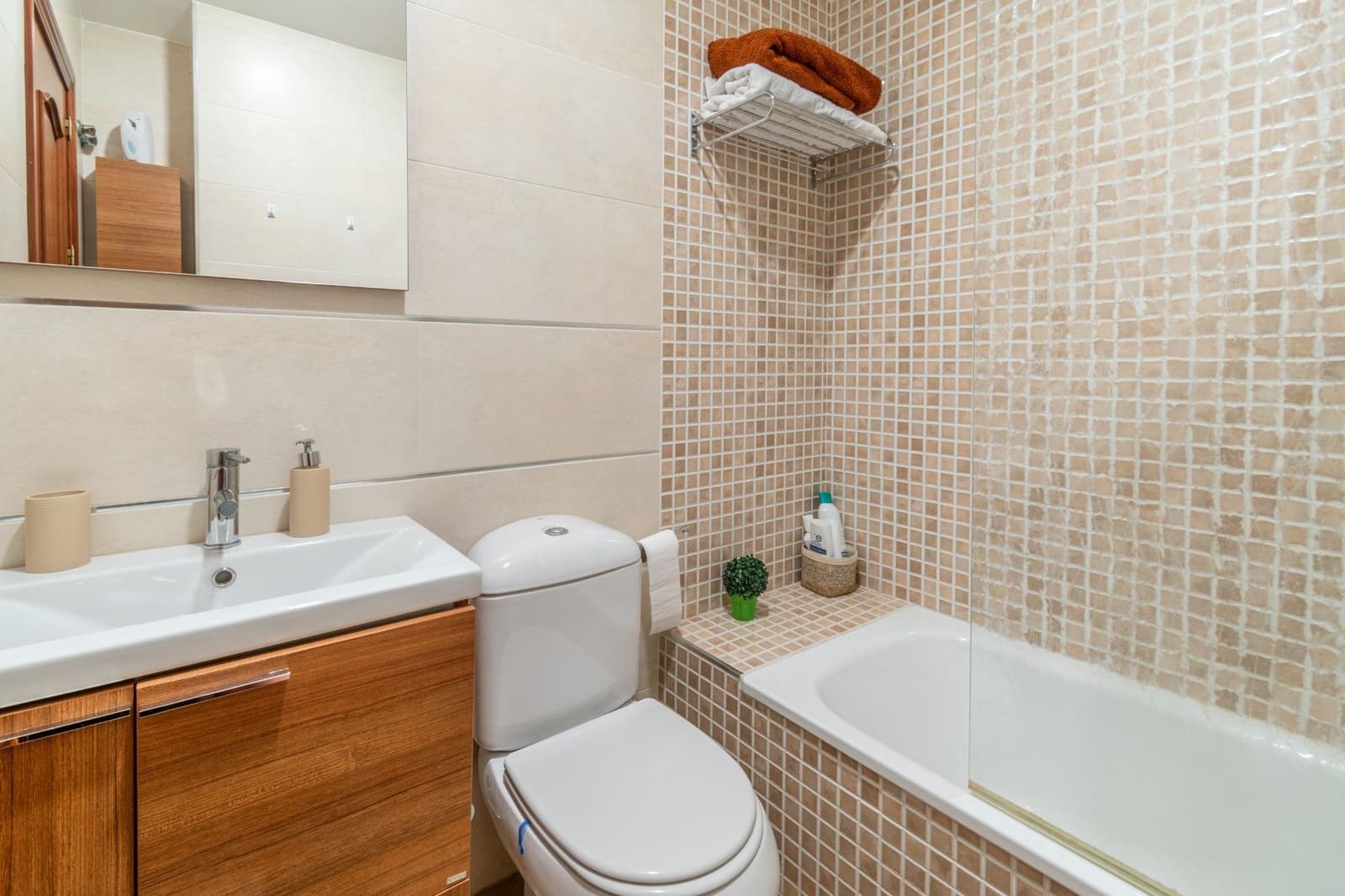 5 soverom Kjedet enebolig til salgs i Granada by med svømmebasseng garasje - € 410 000 (Ref: 9659412)