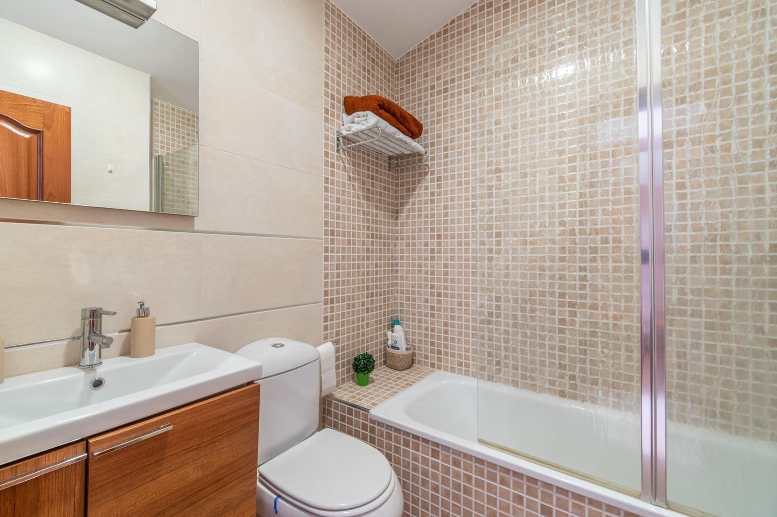 5 soverom Kjedet enebolig til salgs i Granada by med svømmebasseng garasje - € 410 000 (Ref: 9659412)