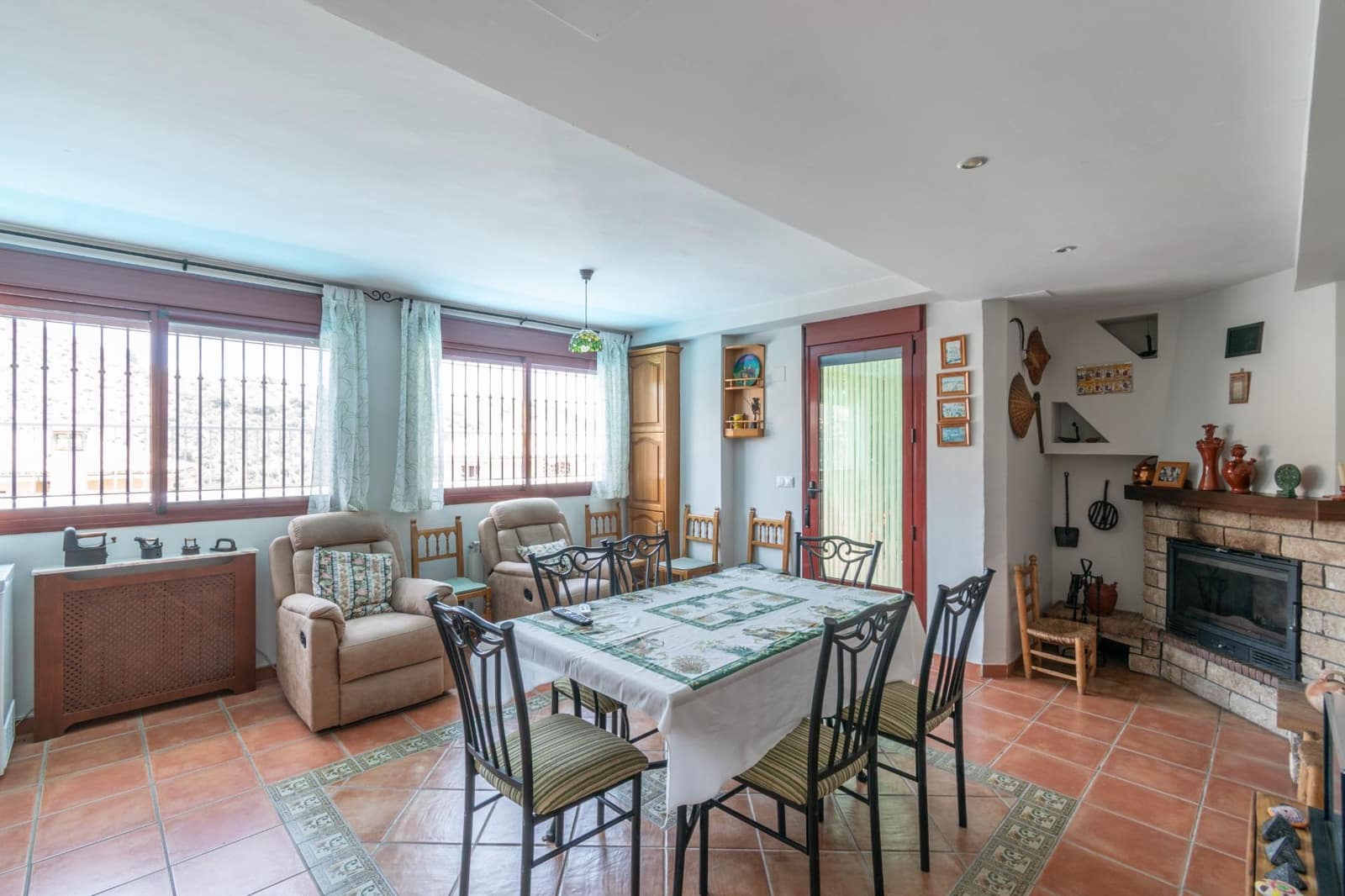 5 soverom Kjedet enebolig til salgs i Granada by med svømmebasseng garasje - € 410 000 (Ref: 9659412)