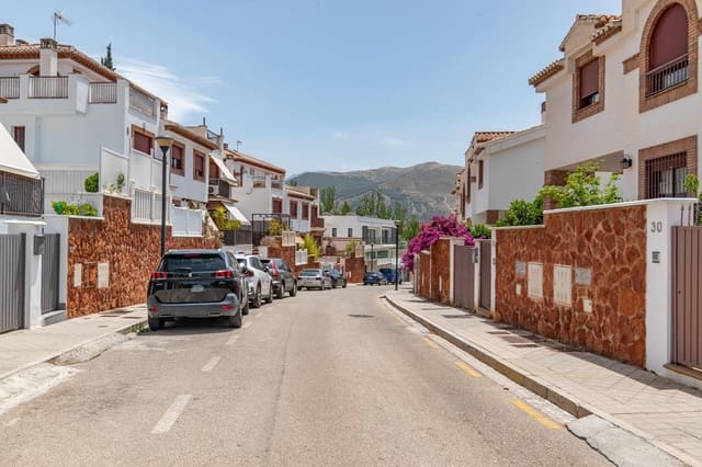 5 soverom Kjedet enebolig til salgs i Carretera de la Sierra, Granada by med svømmebasseng garasje - € 410 000 (Ref: 9659412)